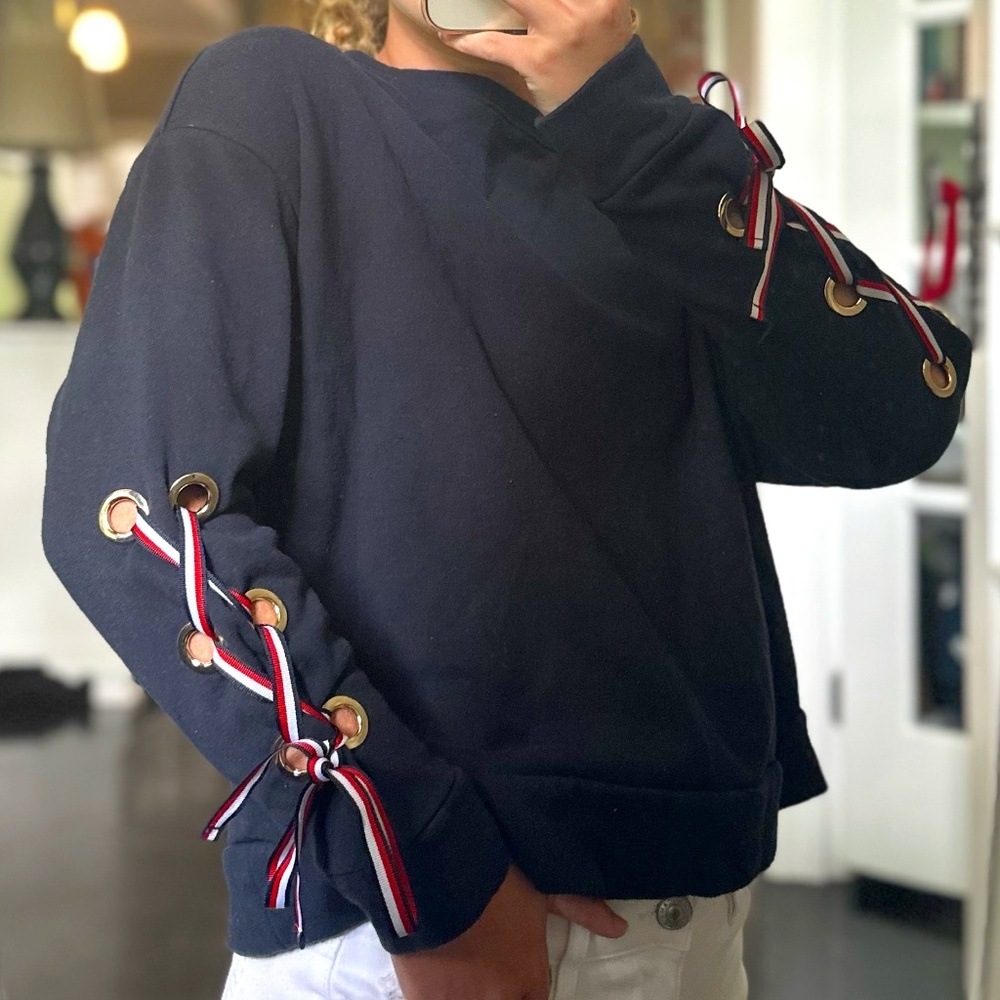 Tommy Hilfiger Navy Sweat Shirt With Ribbon 💙🤍❤️